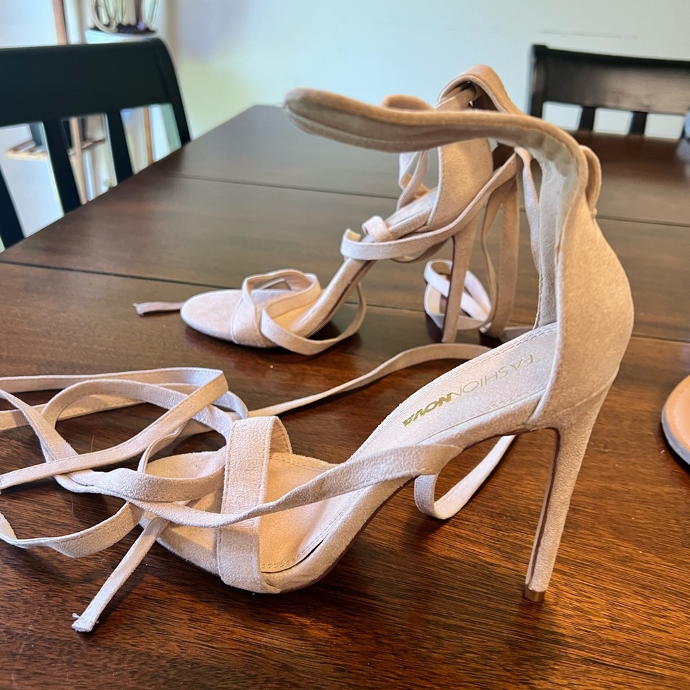 Fashion Nova Nude Tie up heel Size 6 1/2